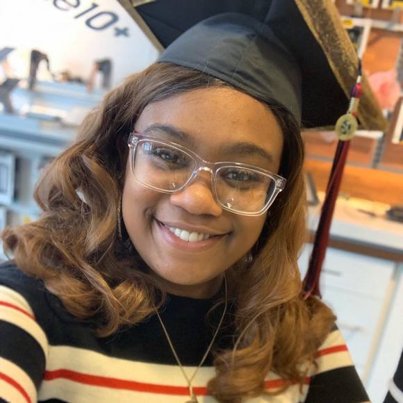 Meet your Posher, Alexus - Picture 1 of 1